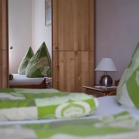 Zur Linde Värdshus *