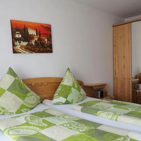 Zur Linde Värdshus *